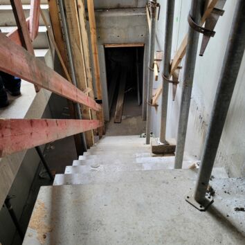 September 2022 - Treppe in den Keller