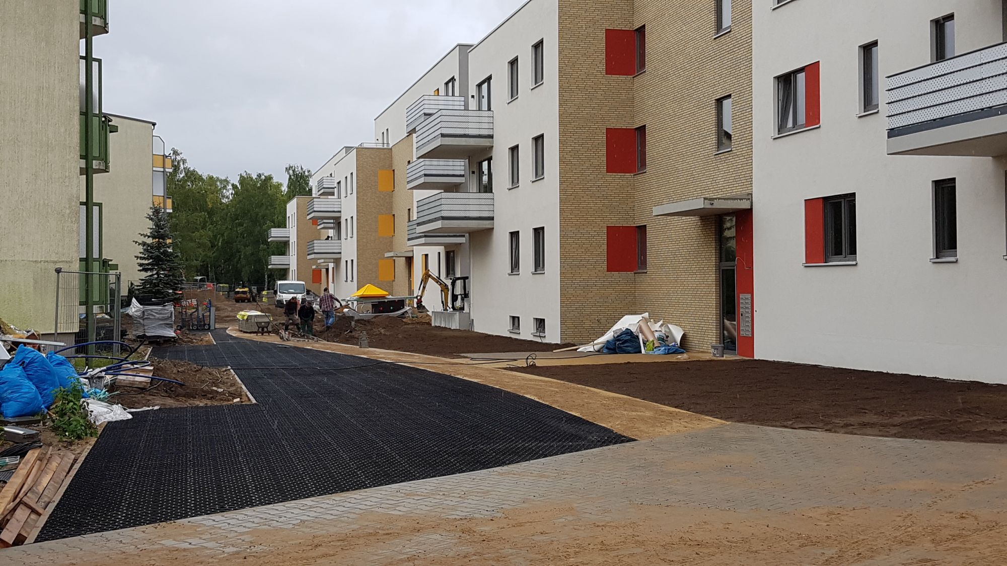 Die Außenanlage nimmt Form an (September 2017)
